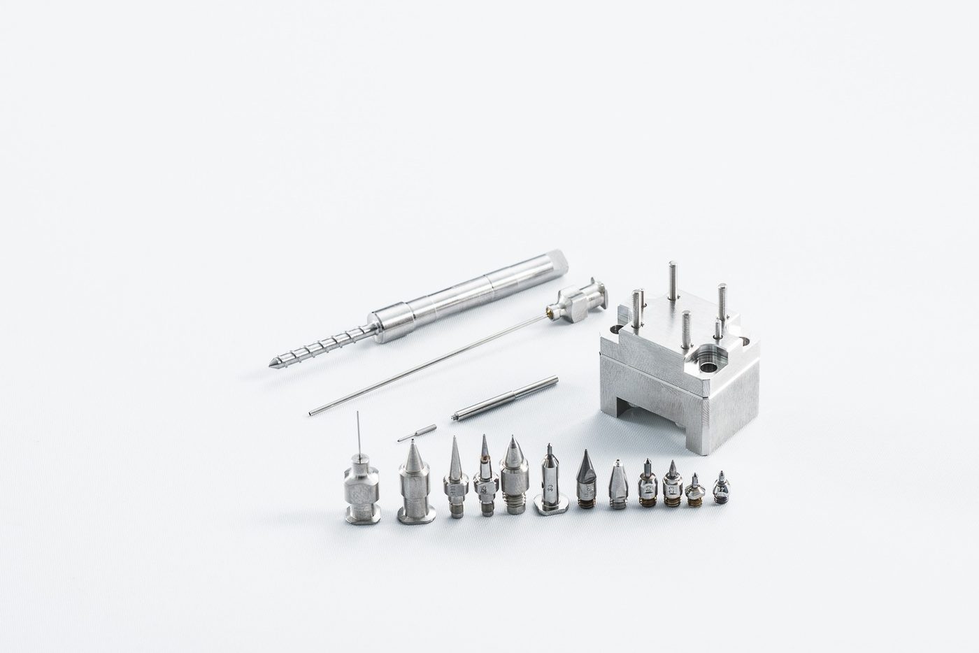 ปลาย nozzle สเตนเลสหลายขนาด เข็ม dispensing, ejector pin และ fixture อะลูมิเนียมพร้อม dowel pin